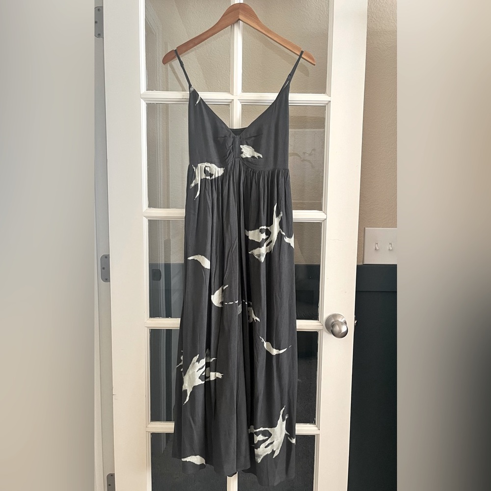 Low-cut jumpsuit purchase at Fab’rik